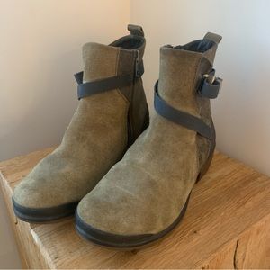 KEEN Morrison SIZE 5.5 Leather Suede Ankle Boots Caper Green Straps Zip S1015055